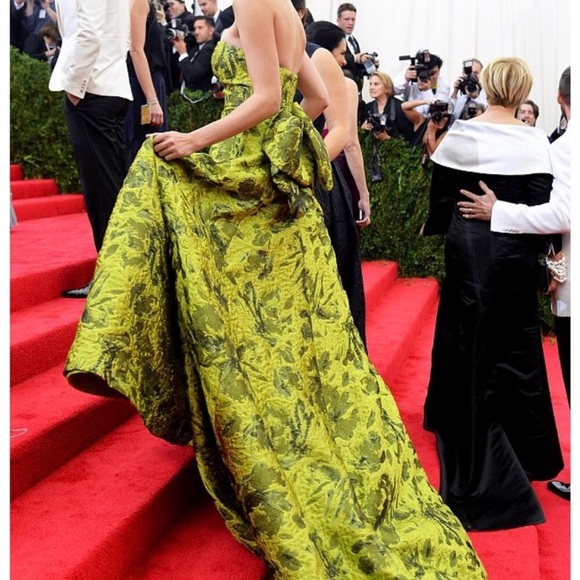 Oscar de la Renta Dresses & Skirts - OSCAR DE LA RENTA lime green floral gown